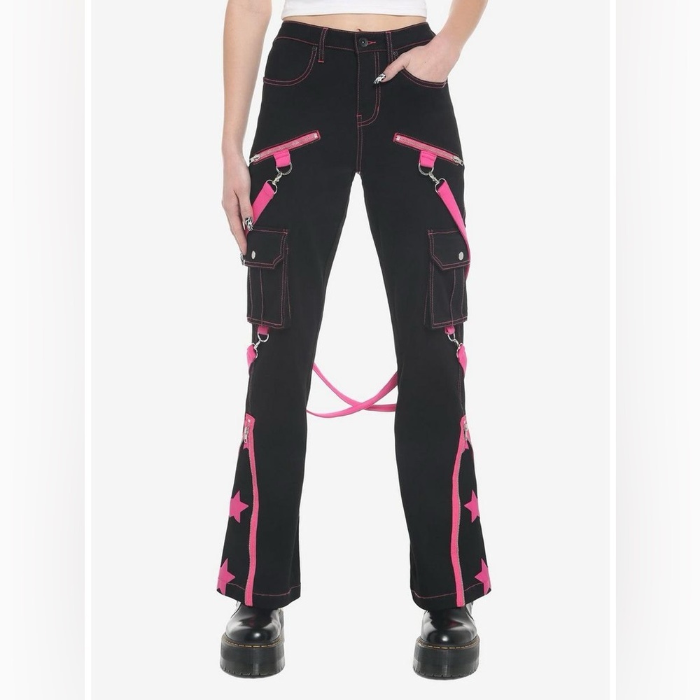 Hot Topic Girls Pink Stars and Black Cargo Pants. Size 1